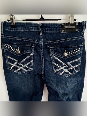 Luxe Bling Woman’s Dark Blue with Rhinestones on Pockets Cropped Jeans Size 28/6